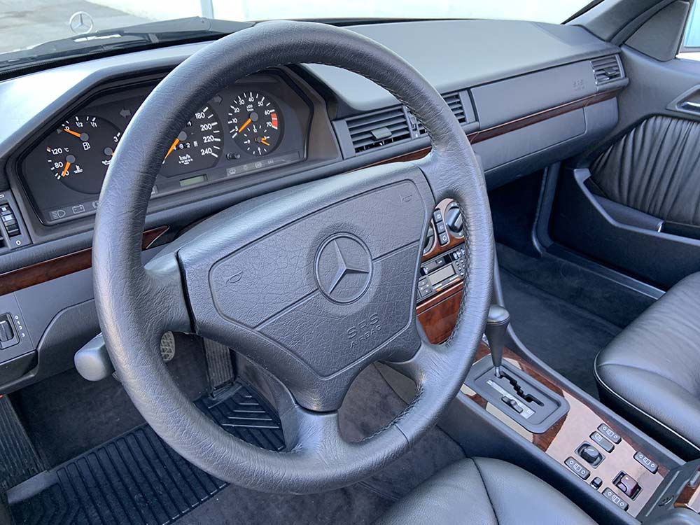 Mercedes-Benz E220 A124 Cabrio