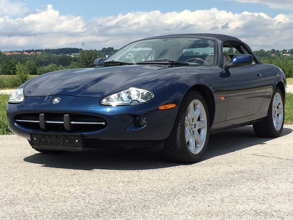 Jaguar XK8 Cabrio | Autoclassics – Fahrzeuge mit Stil